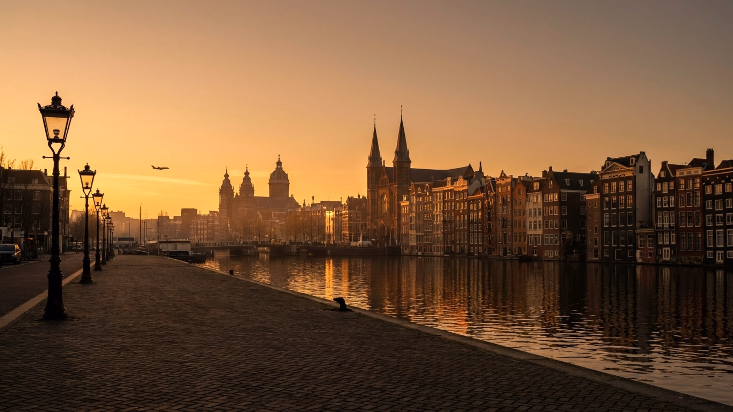 Amsterdam private jet aviation hub