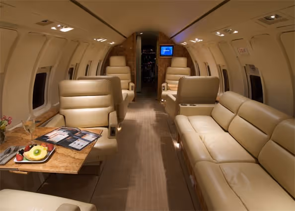 Challenger 600 Interno 2