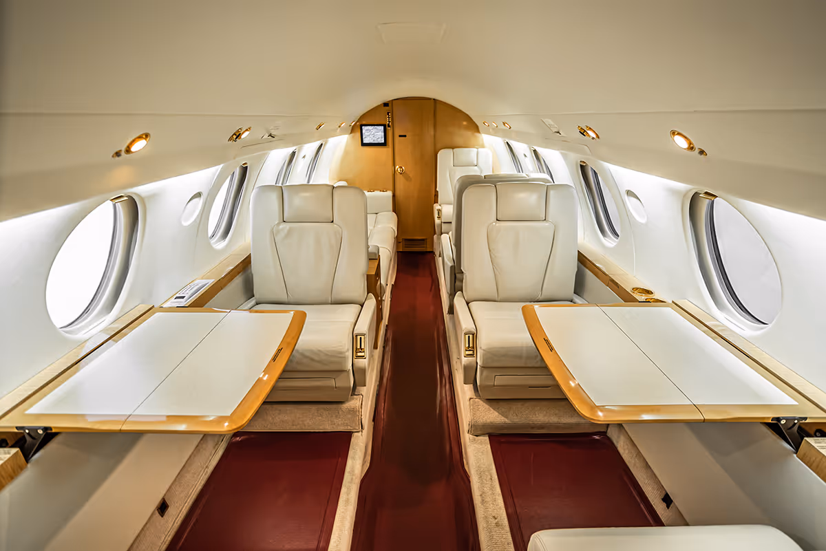Falcon 20F-5 Interno 2