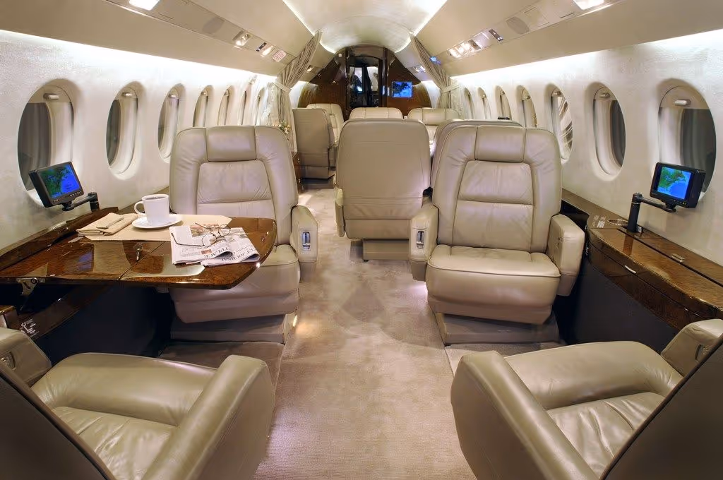 Falcon 900 Interno 2