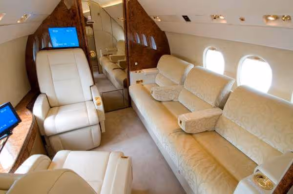 Falcon 900B Interno 2