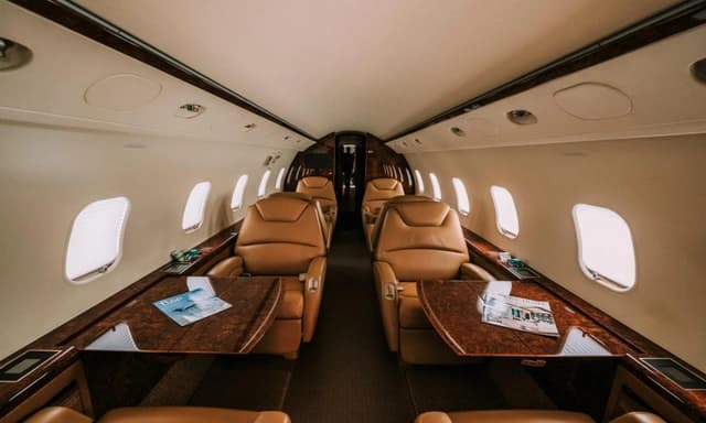 Challenger 300 Bordküche 6