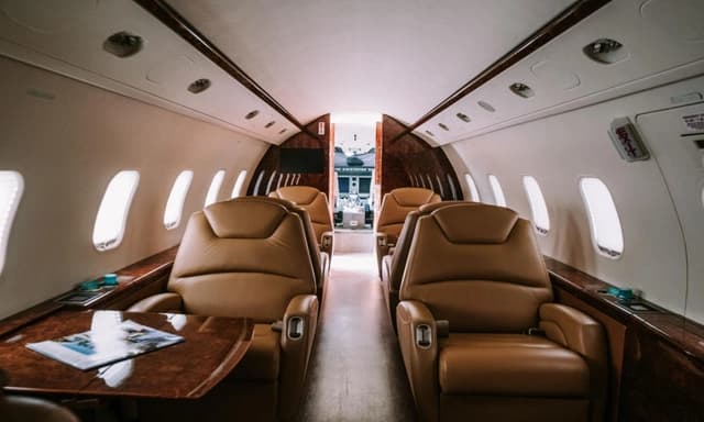 Challenger 300 view 7