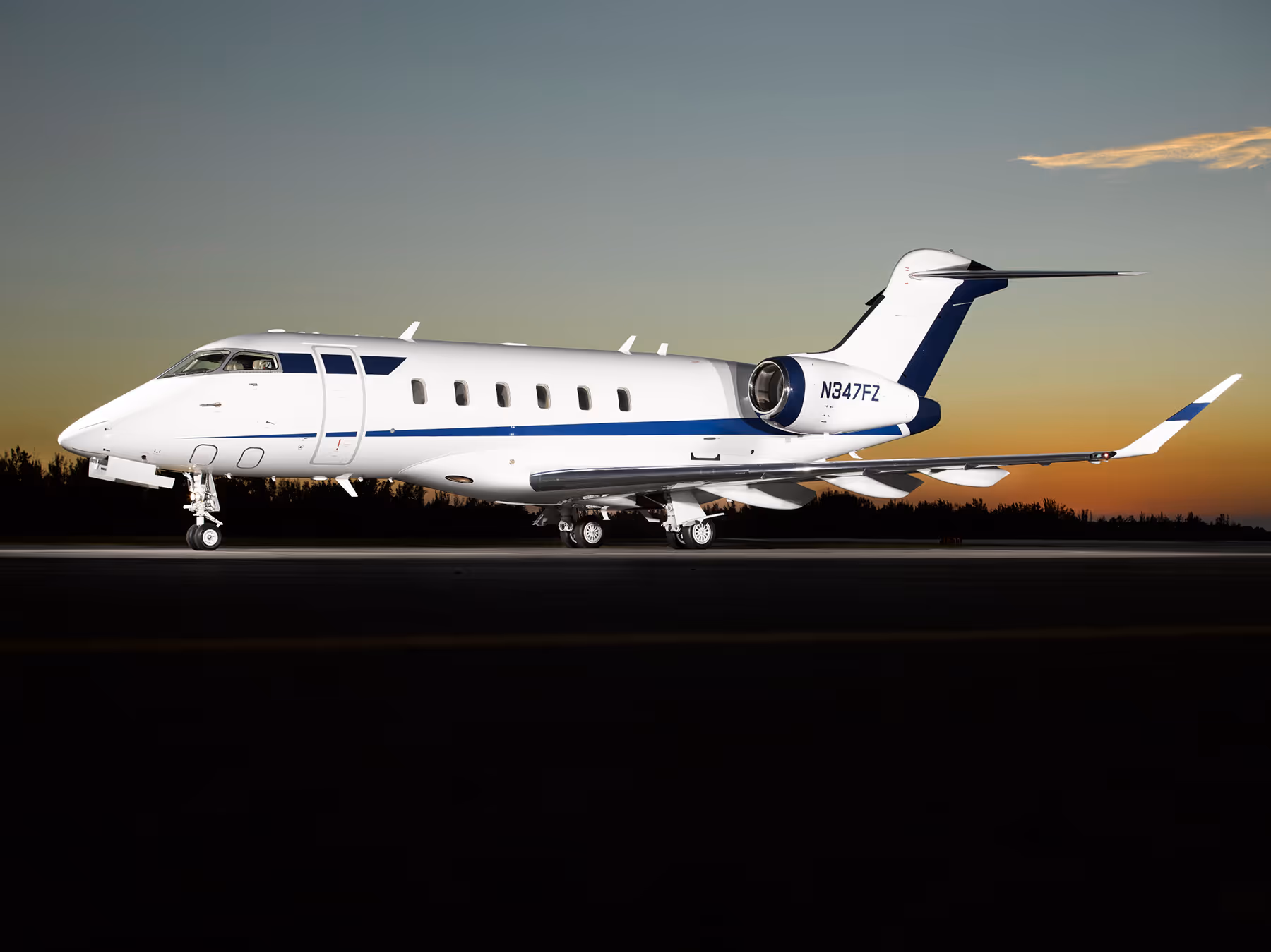 Challenger 350 private jet