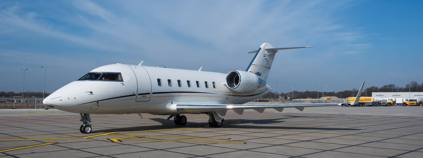Challenger 605 private jet exterior