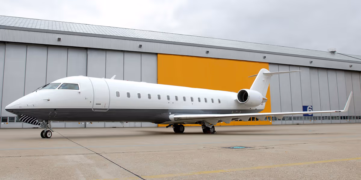 Challenger 850 private jet exterior