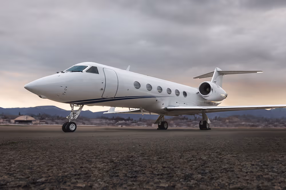 Gulfstream G-400 private jet exterior