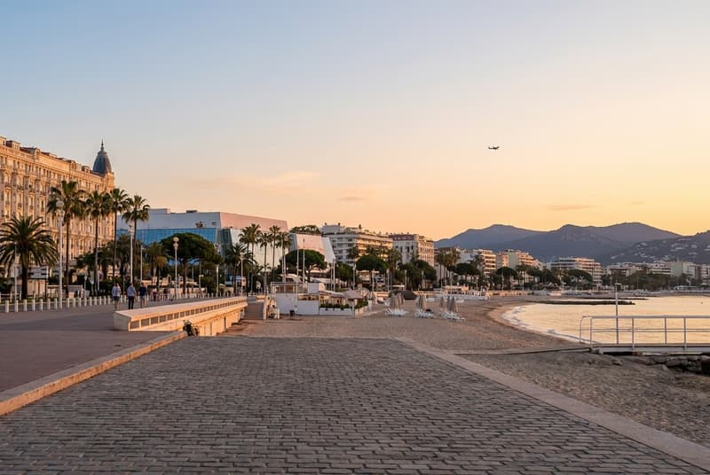 Private jet charter to Cannes — fly from Londra