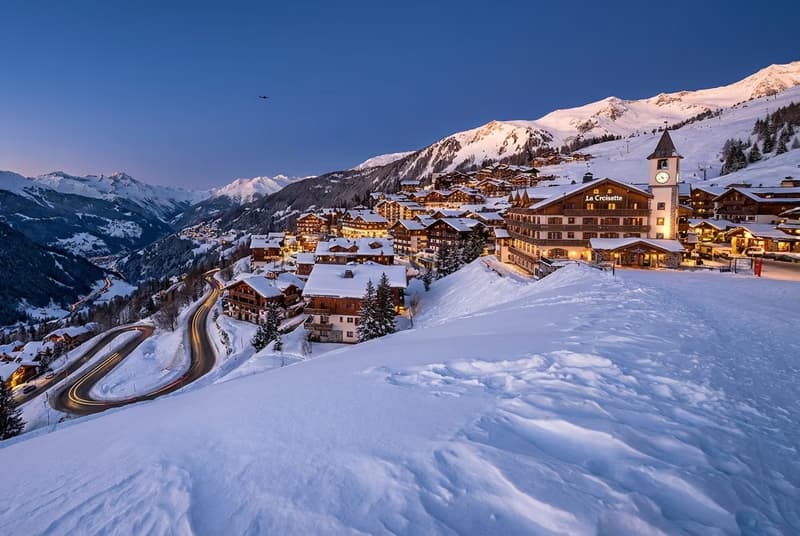 Private jet charter to Courchevel — book your flight