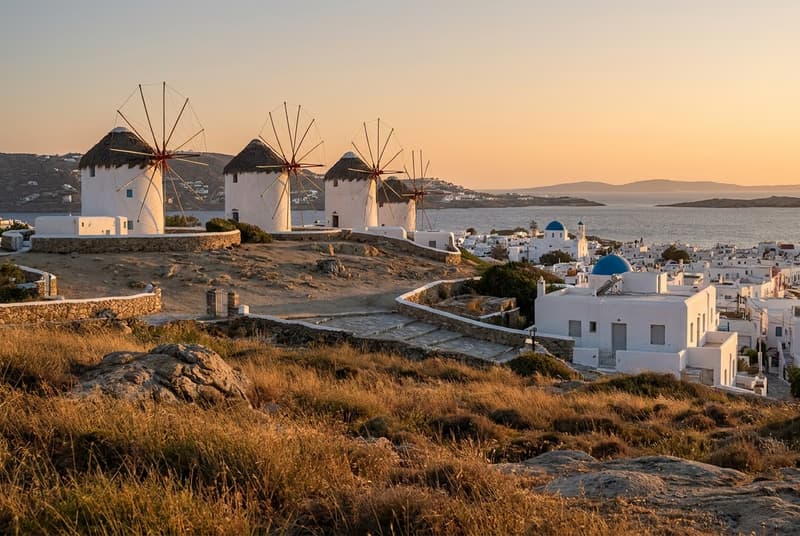 Private jet charter to Mykonos — fly from Parigi
