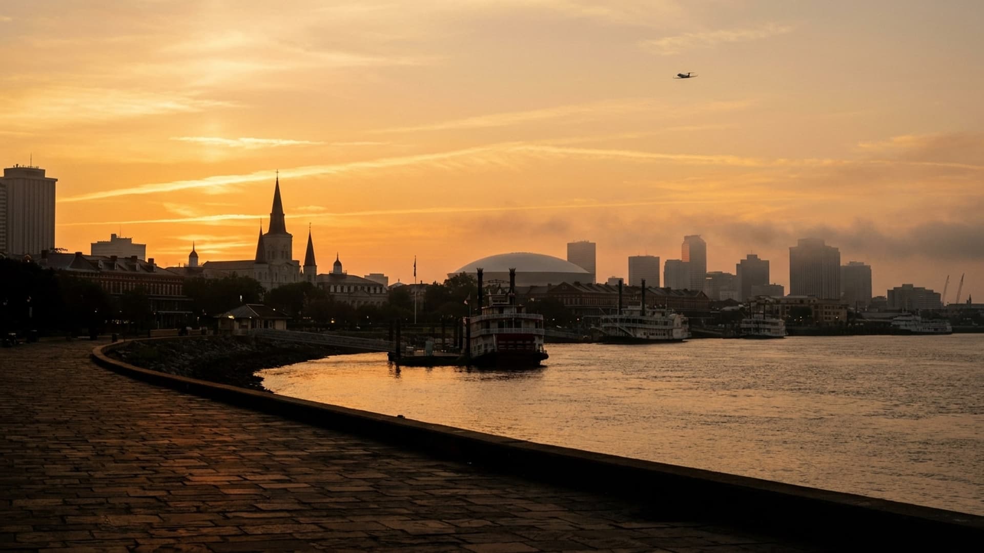 Private jet charter to Louis Armstrong New Orleans International Airport