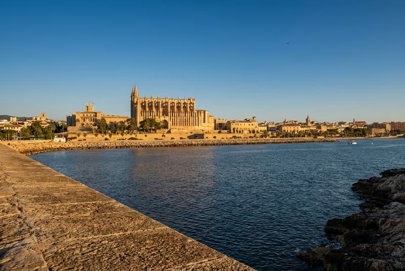 Private jet charter to Palma di Maiorca — fly from Londra