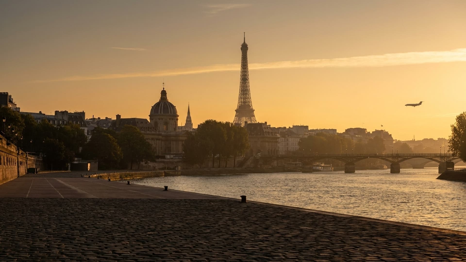 Private jet charter to Paris-Le Bourget