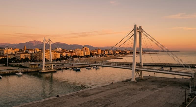 Jet privato sul piazzale a Pescara