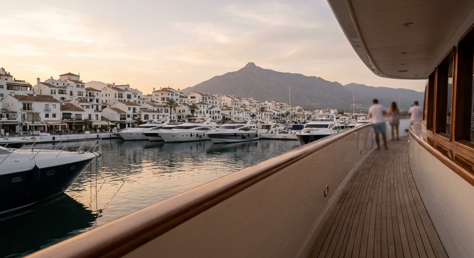 Privatjet auf dem Vorfeld in Puerto Banús