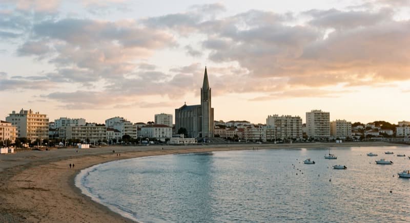 Private jet charter from Royan