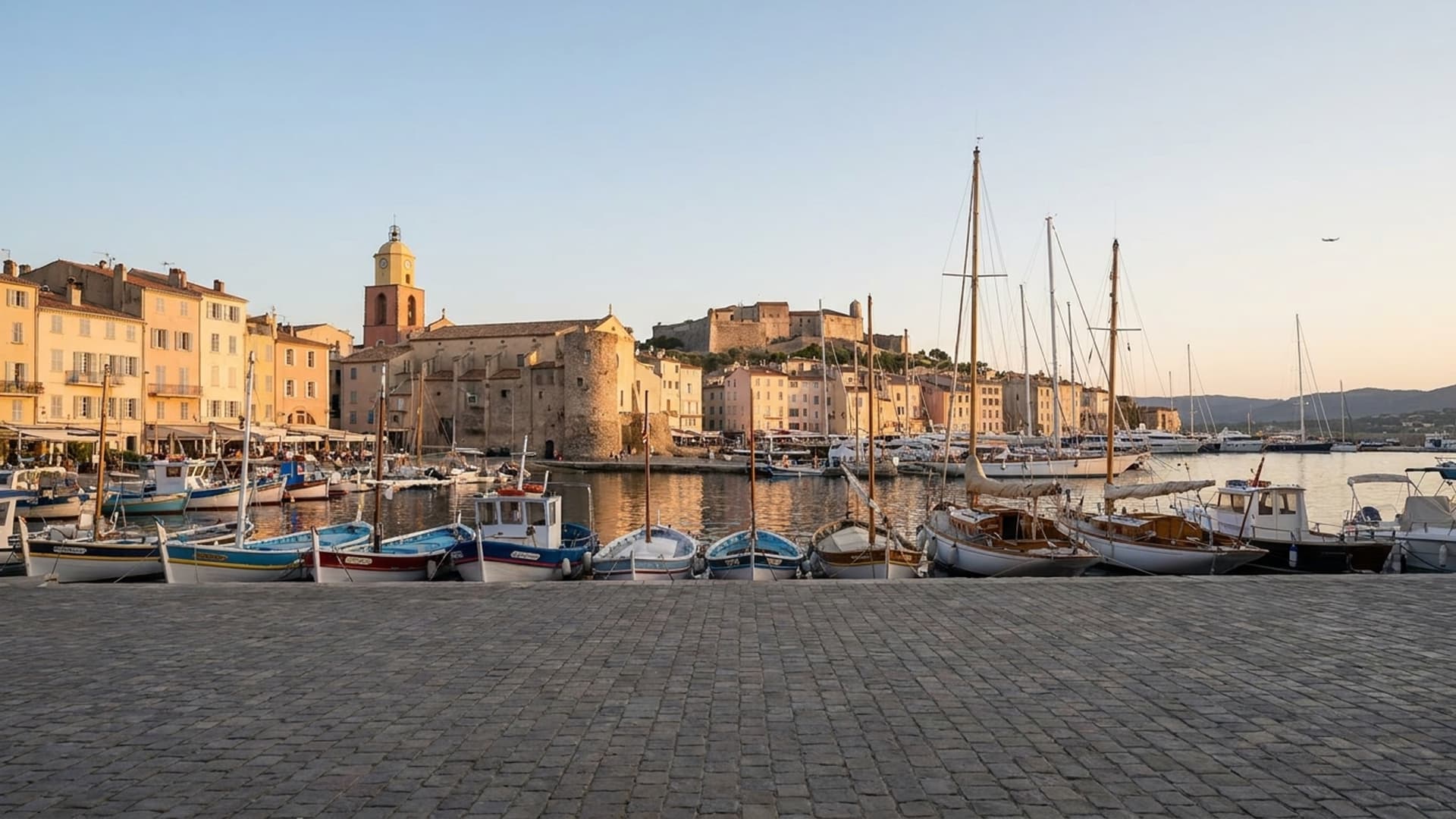 Saint-Tropez private jet aviation hub