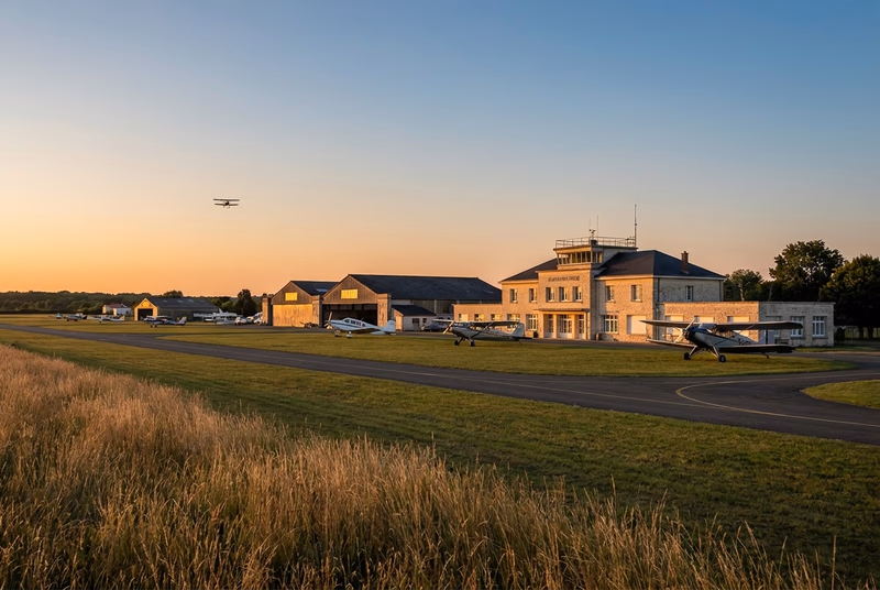 Jet privé sur le tarmac à Toussous-le-noble