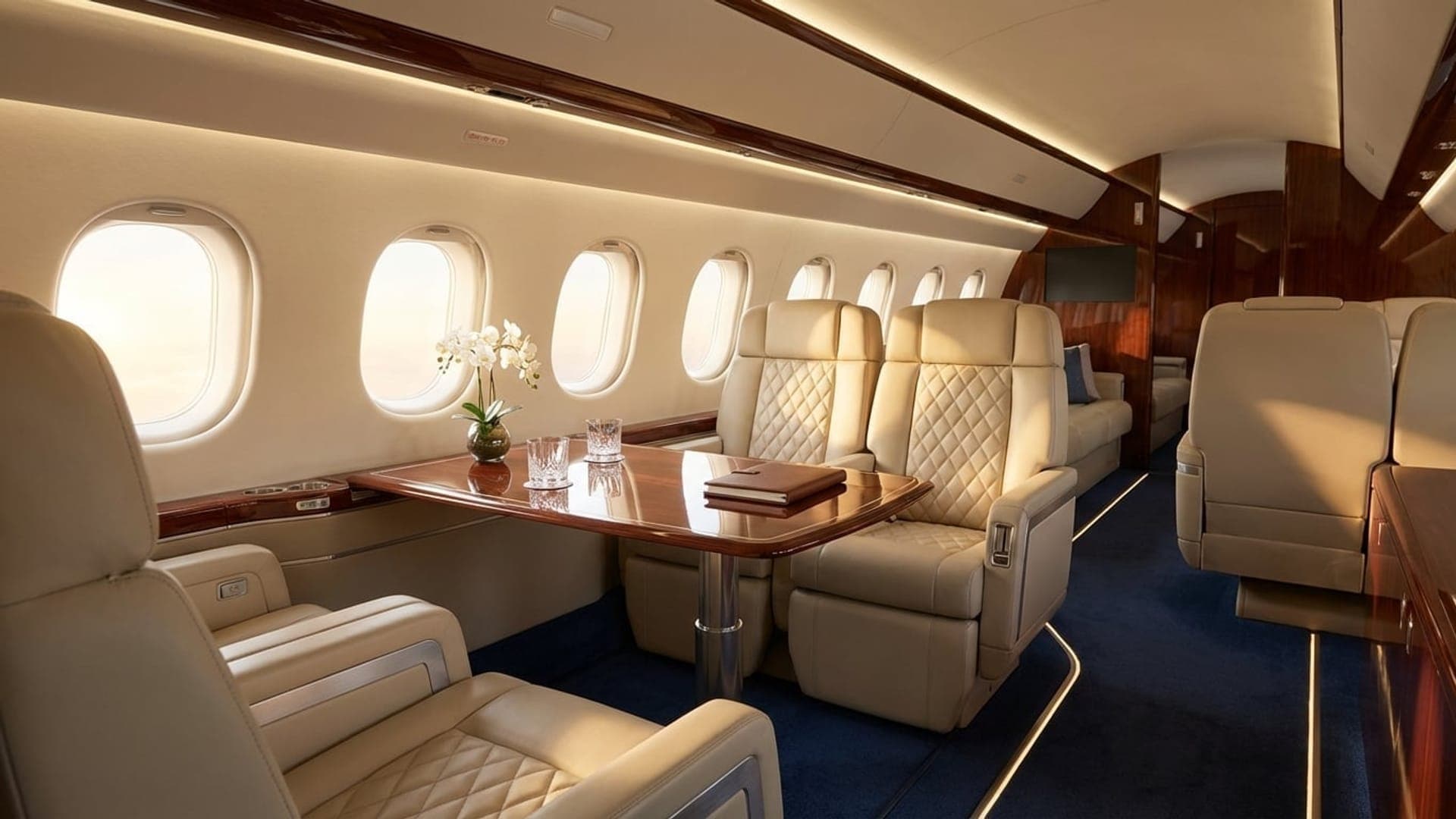 Cabine de jet privé de luxe - Intérieur premium avec sièges en cuir et systèmes de divertissement