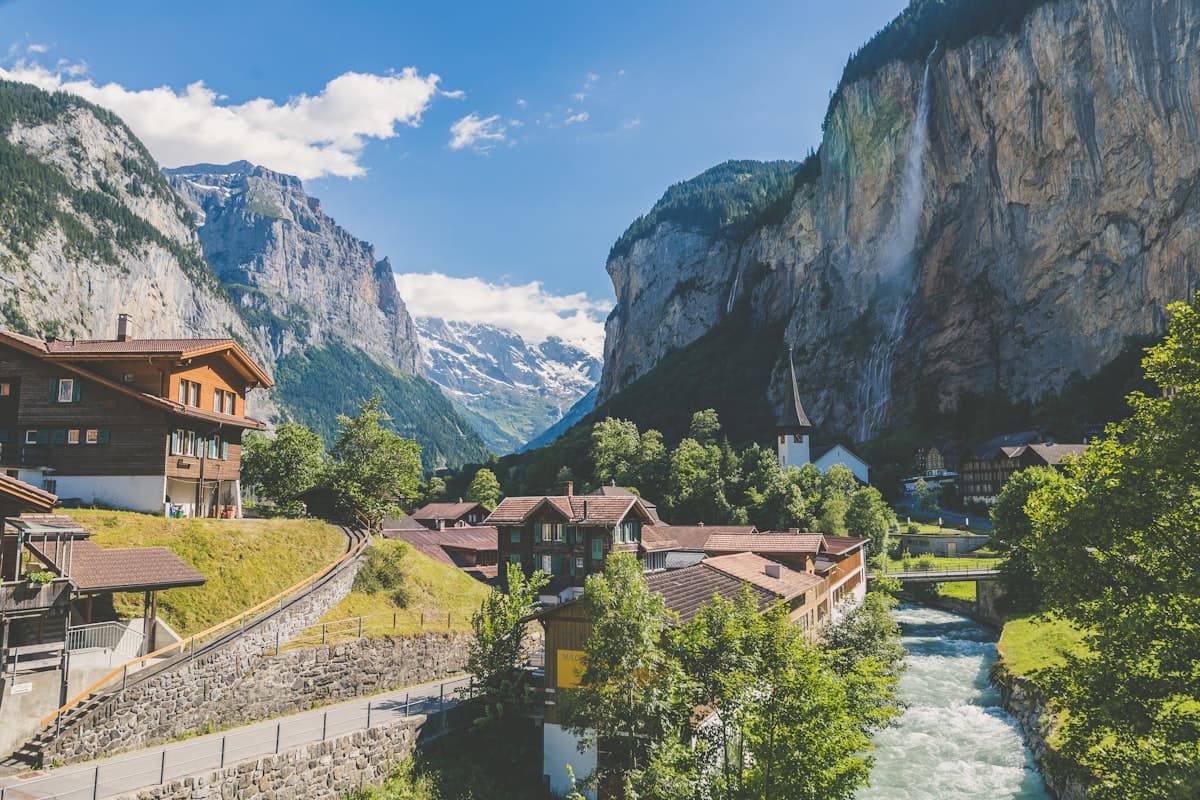 Jet Privato per Courchevel: Costi, la Verità sull'Altiporto e la Guida 2026